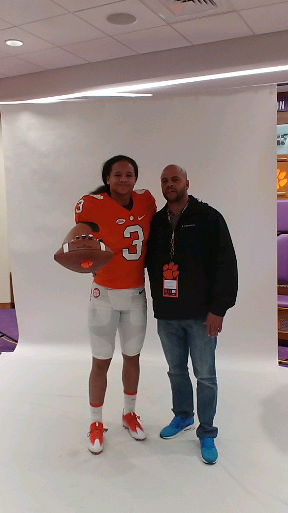 LanndenZanders3's tweet photo. I had a GREAT time at Clemson today!! #ALLIN https://t.co/v05iBjM3gP