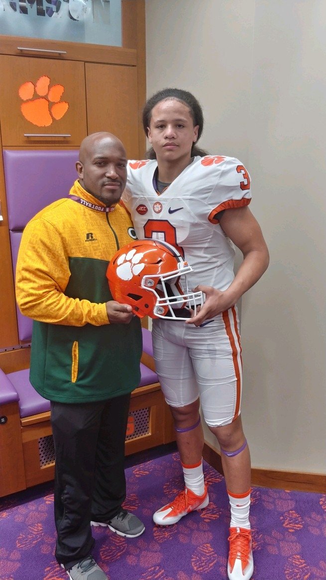 LanndenZanders3's tweet photo. I had a GREAT time at Clemson today!! #ALLIN https://t.co/v05iBjM3gP