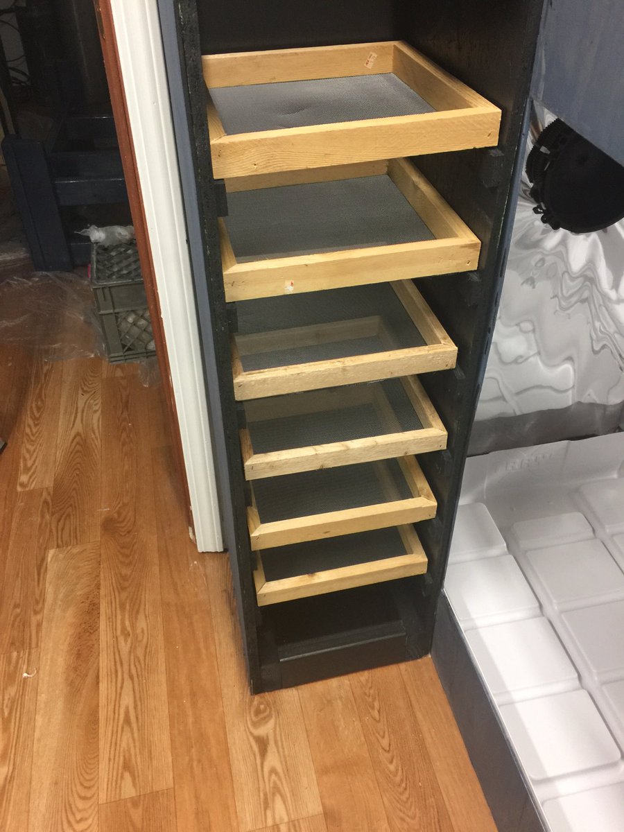 LaboratoriesC's tweet image. Making progress!!! Still waiting for the official start. But got a lot of the dry box figured out and put together and started the poly on the stands! Hoping this next week the beans begin!! #cannabis #grower #diygrowroom