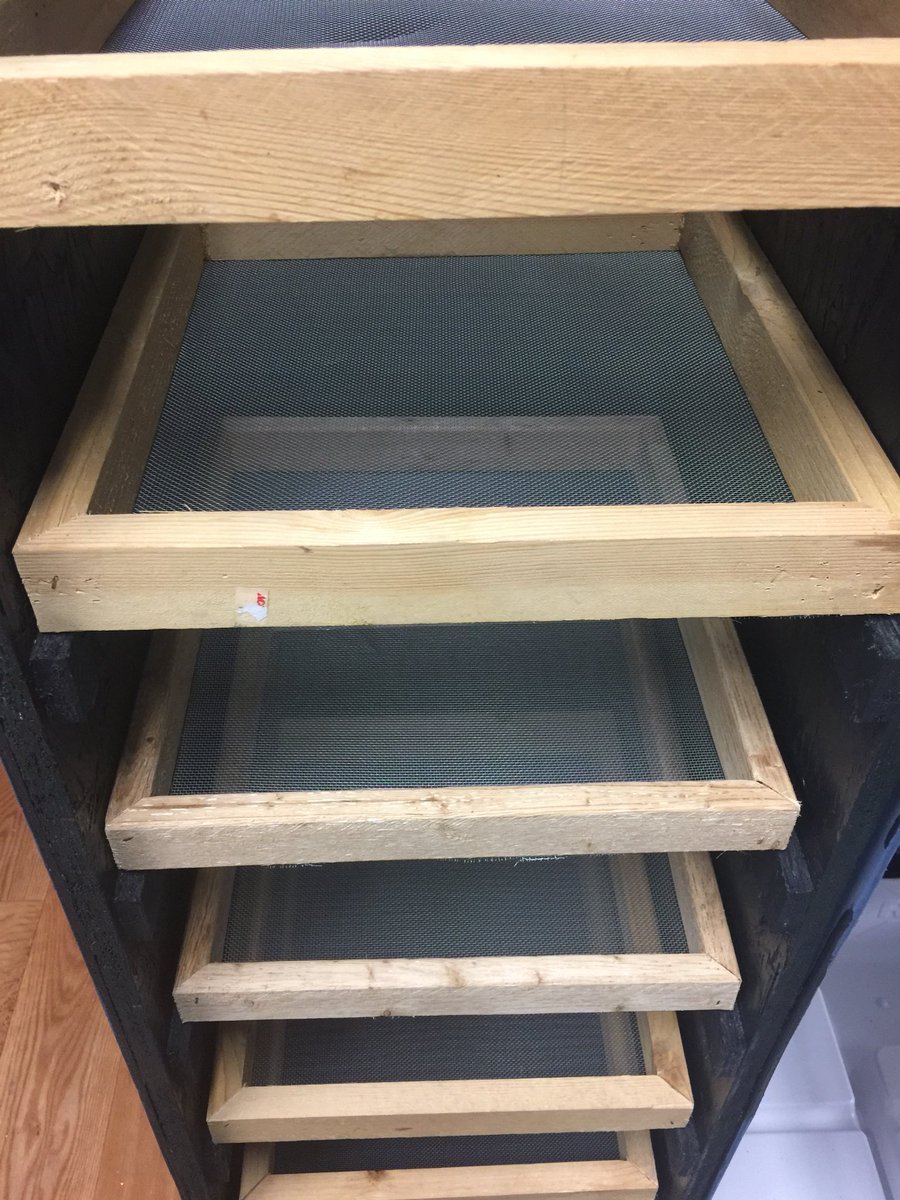 LaboratoriesC's tweet image. Making progress!!! Still waiting for the official start. But got a lot of the dry box figured out and put together and started the poly on the stands! Hoping this next week the beans begin!! #cannabis #grower #diygrowroom