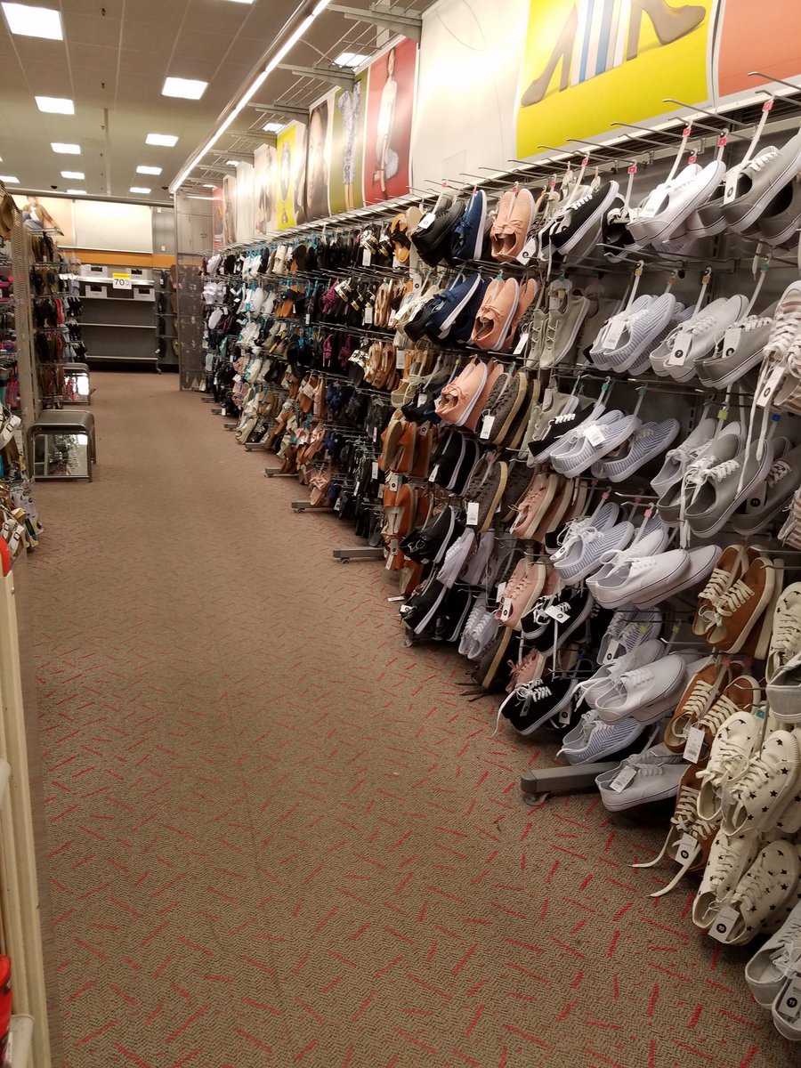 danamartin851's tweet photo. End of Set week! Empty Back room ,No Transition = Full Floor! Zone on point #driving sales!!!👡👠👟👞 @SydneyWeaver16 @donhumphrey3 @KatePearson7 @MadalinePitcher https://t.co/PbREvlUtPx