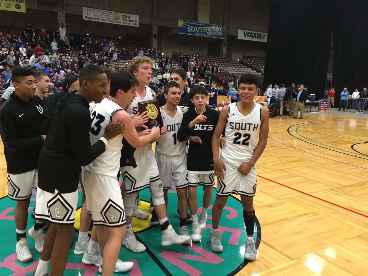 PuebloRdoSports's tweet photo. Colt Nation: Warm Up the Bus, you're going to Denver. #Copreps https://t.co/vORKuamMnQ
