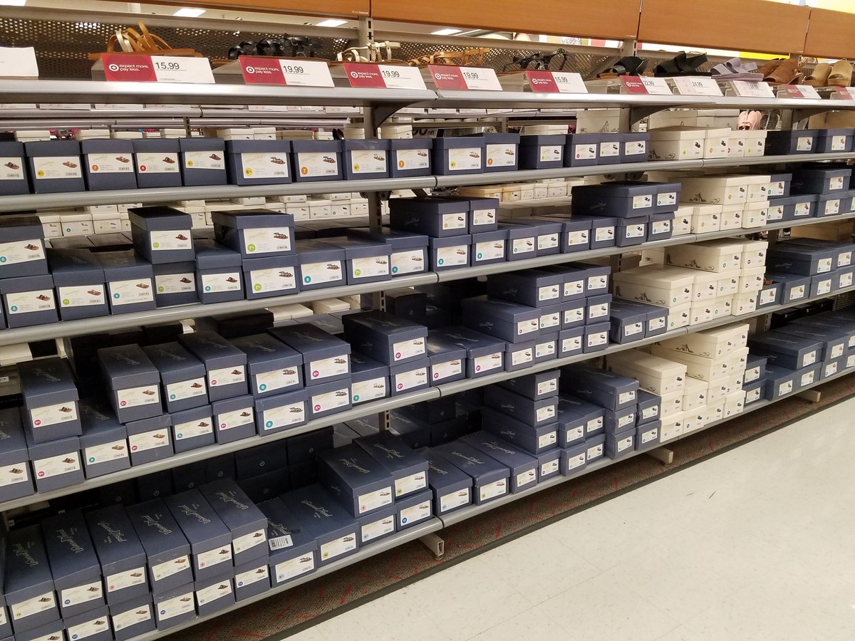 danamartin851's tweet photo. End of Set week! Empty Back room ,No Transition = Full Floor! Zone on point #driving sales!!!👡👠👟👞 @SydneyWeaver16 @donhumphrey3 @KatePearson7 @MadalinePitcher https://t.co/PbREvlUtPx