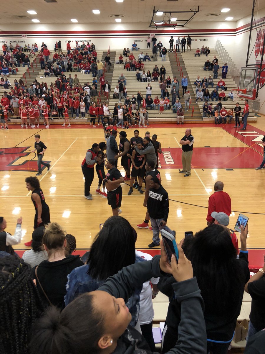 CalumetNewTech's tweet photo. And we are the Sectional Champs! #warriorpride https://t.co/7jQH76RkNm