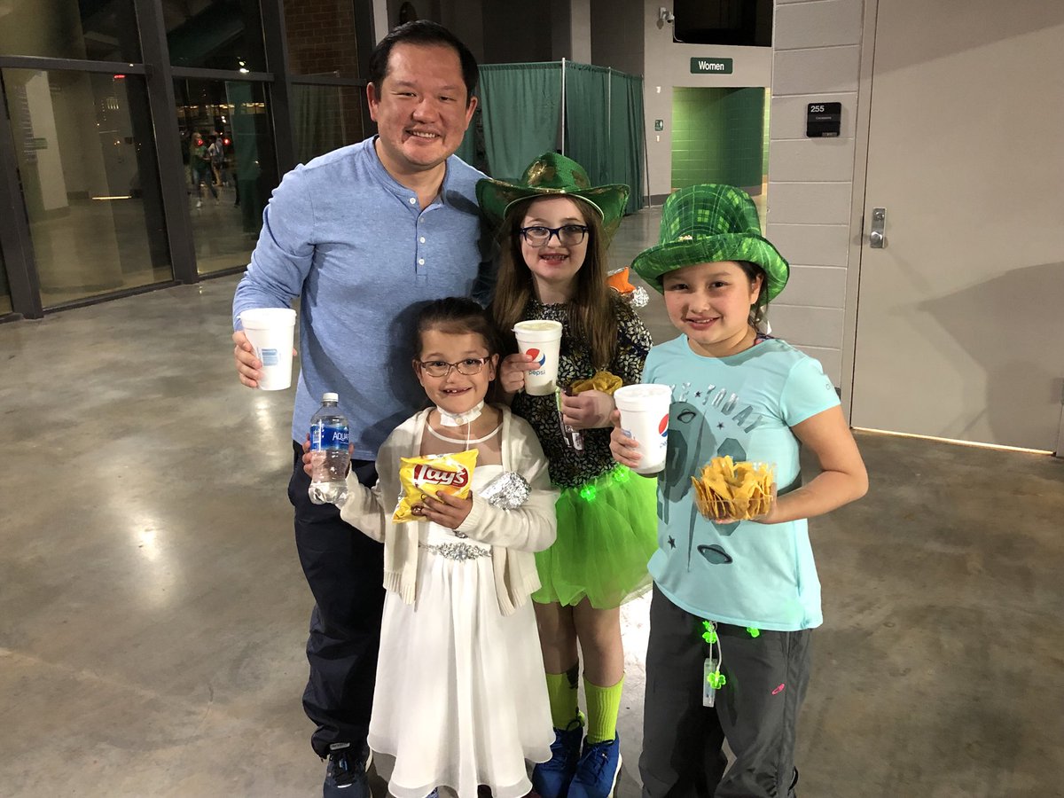 ONealCancerUAB's tweet photo. Several @UABCancerCenter leaders in Bartow Arena tonight to cheer on @UAB_MBB, including @UABSOM Dean Dr. Selwyn Vickers &amp; @EddySYang #BlockCancer #Blockingham https://t.co/UQq9KX1xRj