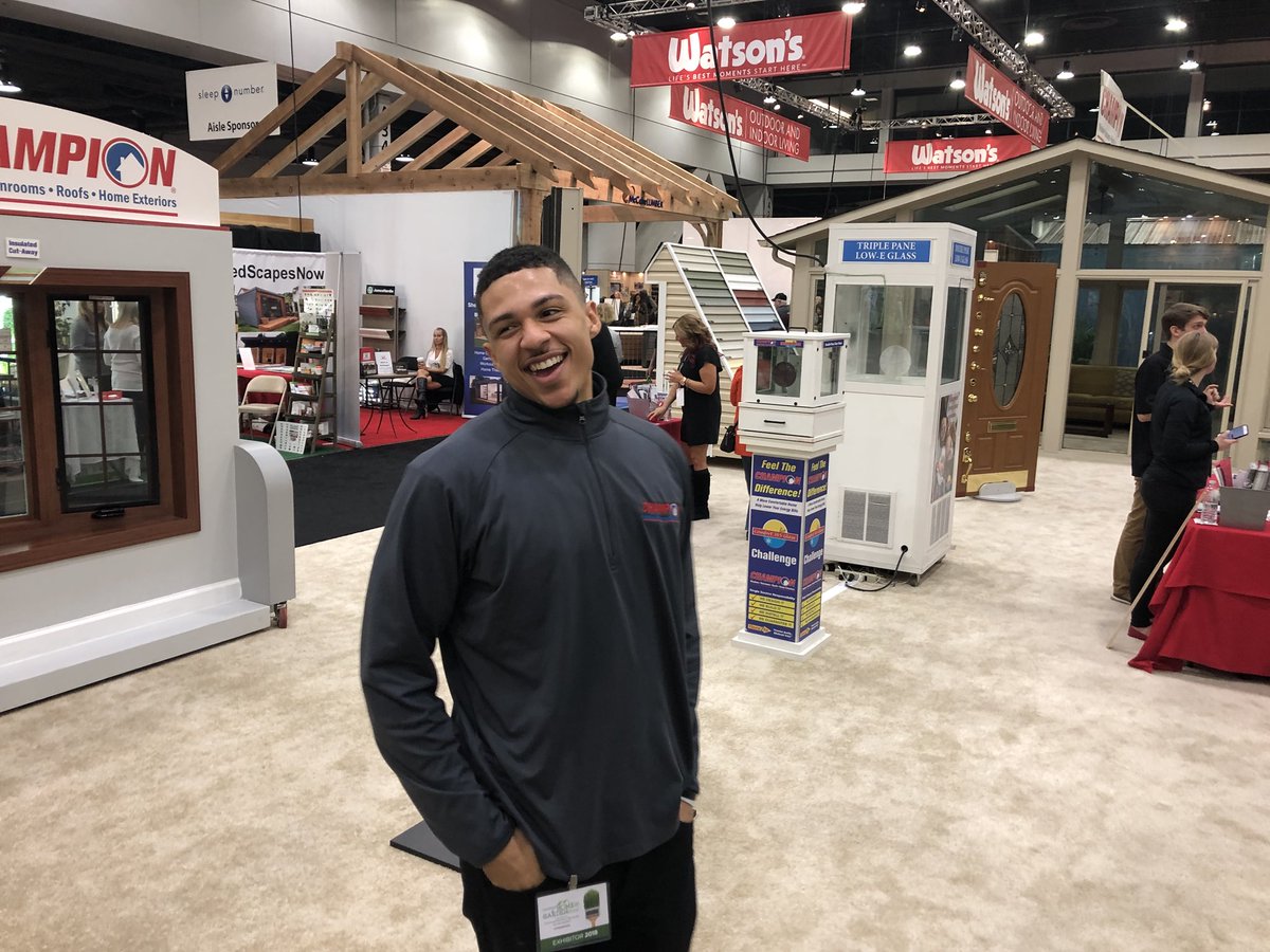 laurabramirez68's tweet photo. Another great day at the Cincinnati home &amp; garden show! I ❤️ this team! https://t.co/u1L233YuXA