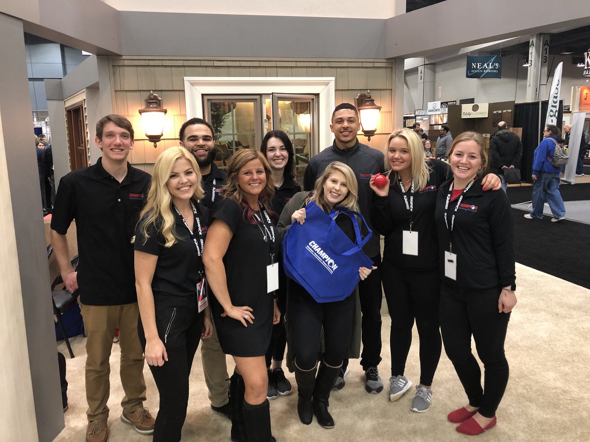 laurabramirez68's tweet photo. Another great day at the Cincinnati home &amp; garden show! I ❤️ this team! https://t.co/u1L233YuXA
