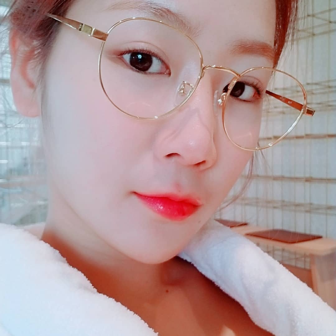 SistarSnaps's tweet photo. [SOYOU INSTAGRAM(2P)] soooo_you: 왼쪽 오른쪽 https://t.co/AhR4EWegvz #kpopsnaps https://t.co/fENbbmUDW3