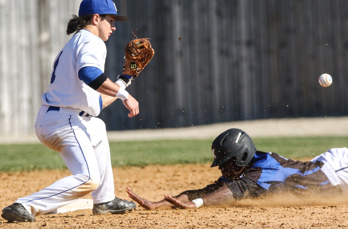 Nathanwoodside's tweet image. Baseball is back, and I'm pumped... Kirkwood sweeps past Trailblazers @BaseballLccc in home opener, but Wargo @tatewargoTW2 and Foss showcase ability to #getonbase #618baseball thetelegraph.com/sports/article…