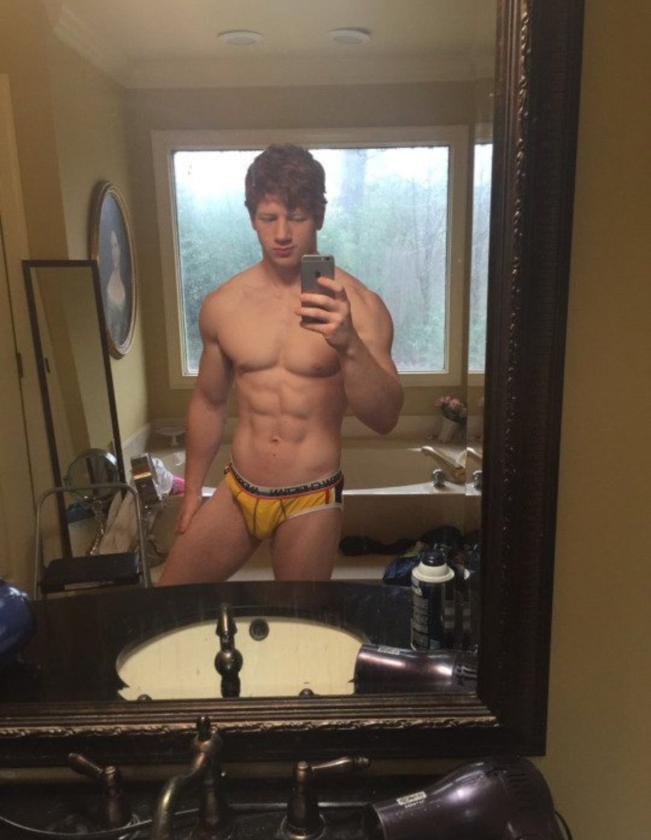 He, always reminds me Miquelangelo's David, so perfect. (conclusion, <a href="/JustinBatesXXX/">Justin Bates🍑</a> = Perfection)