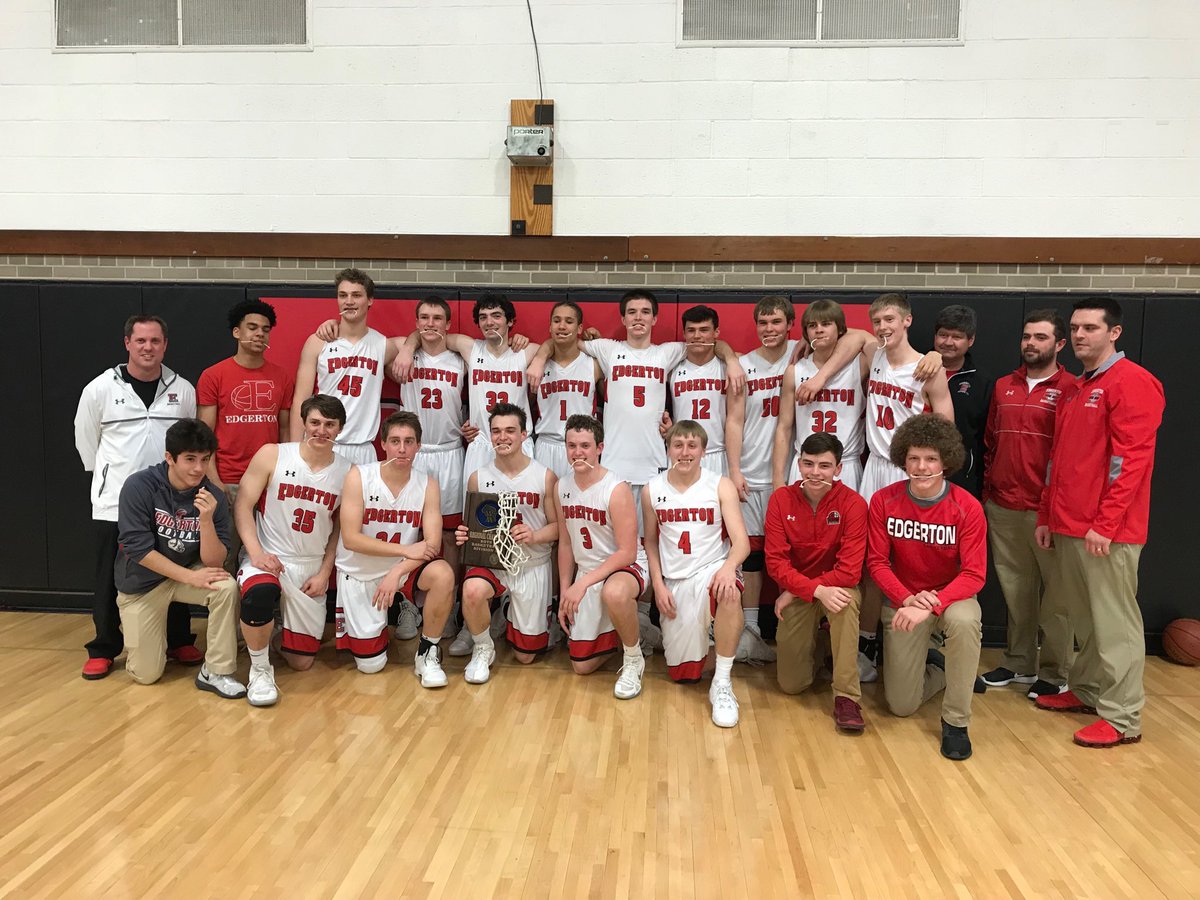 lodahl_ehssport's tweet photo. Regional Champions... great win tonight 61-48 over Lodi, #tidernation #edgertonproud... up next.. sectional game vs Platteville @Oregon 7 PM Thursday night https://t.co/jCy0i5IyCk
