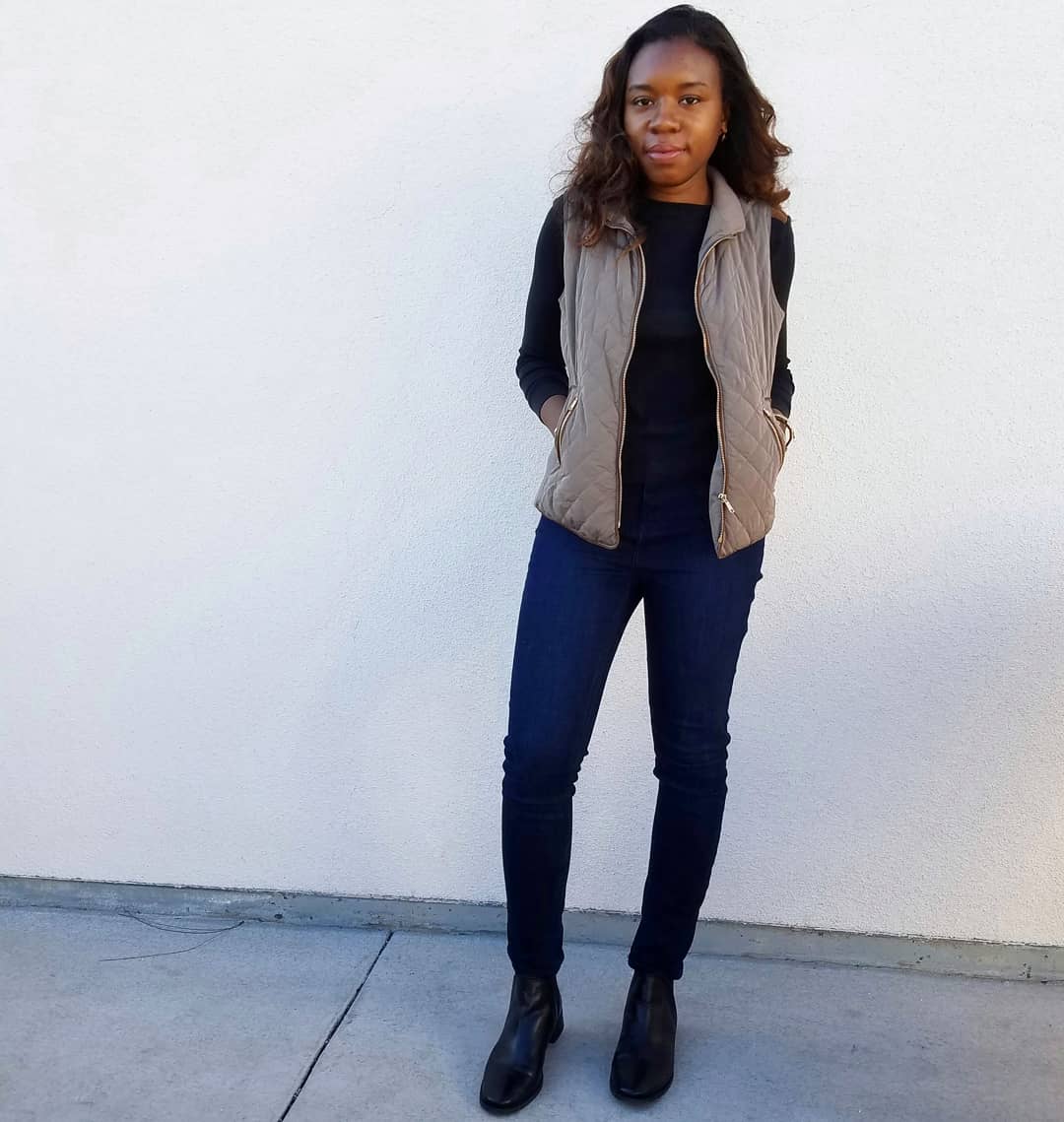 styleprose_'s tweet photo. IN(VEST)MENT💲#ootd feat. @RalphLauren long-sleeve, @ZARA vest, @francescas jeans & @Topshop Chelsea boots!
#styleprose #styleblogger #happygirlglow #bloggersofcolor #blackgirlswhoblog https://t.co/P8AQbq08s4