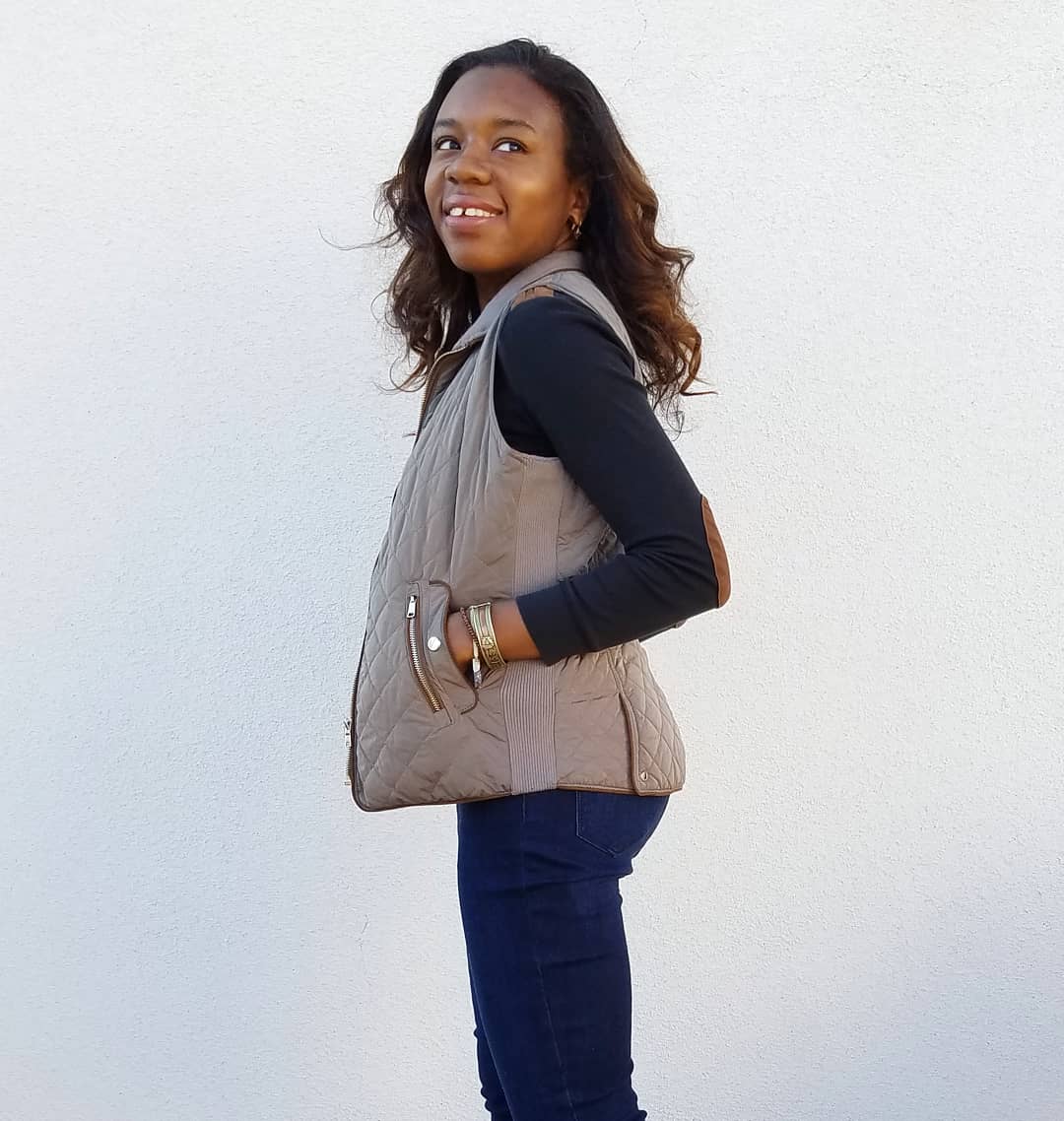 styleprose_'s tweet photo. IN(VEST)MENT💲#ootd feat. @RalphLauren long-sleeve, @ZARA vest, @francescas jeans & @Topshop Chelsea boots!
#styleprose #styleblogger #happygirlglow #bloggersofcolor #blackgirlswhoblog https://t.co/P8AQbq08s4