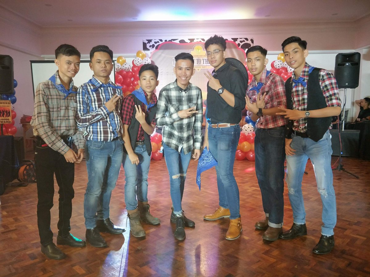FlauFlau26's tweet photo. I saw changes in them overtime. I'm proud that I am part of their 'growth'. Keep swaying, lad!
#HSNight
#MgaPasaway https://t.co/66NauntuWk