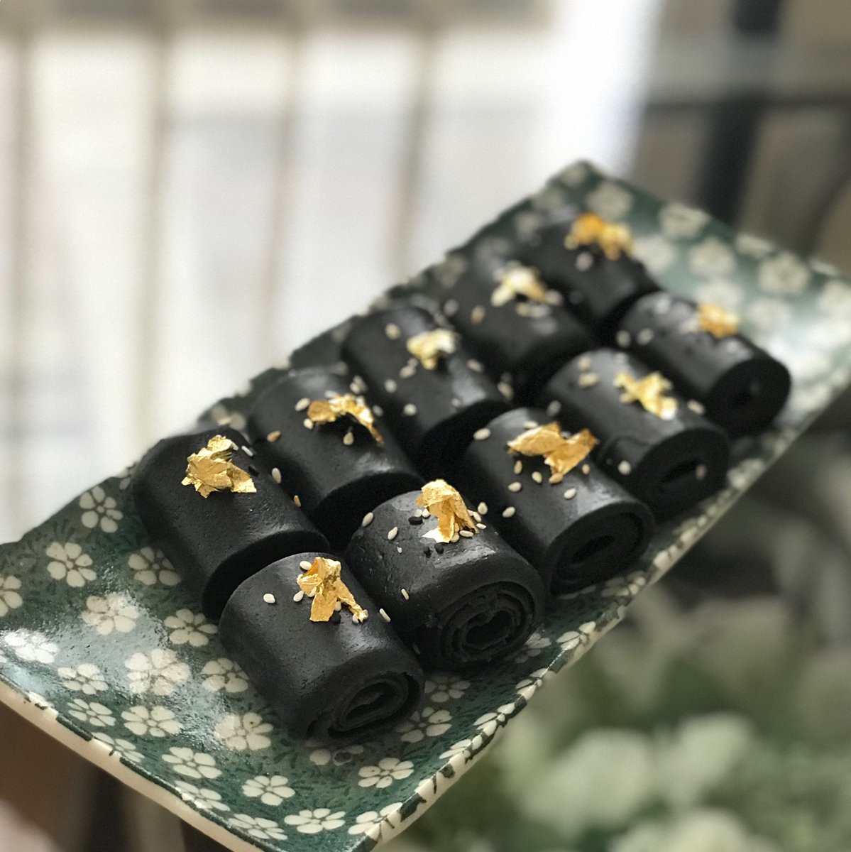 kiwigummy's tweet photo. 菲林!即芝麻卷,細過去飲茶見親都要點的,但依家已經唔係好多酒樓有得食啦,又係阿媽睇完《阿爺廚房》學整的,正~~
我懶靚咁加埋金萡喺面做升級版~ 😬
#MadeEverythingFromScratch #在加港生活 https://t.co/hJAMKiWu5O