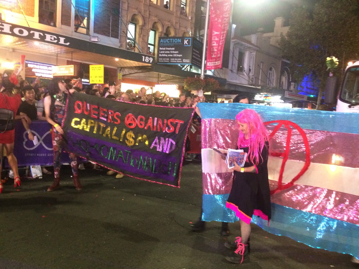 AnarchistPink's tweet photo. #40YearsOfStruggle #MardiGras40 #PinkBloc #mardigras2018 https://t.co/44VFNmRvzo