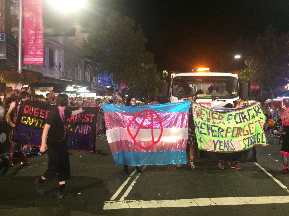AnarchistPink's tweet photo. #40YearsOfStruggle #MardiGras40 #PinkBloc #mardigras2018 https://t.co/44VFNmRvzo