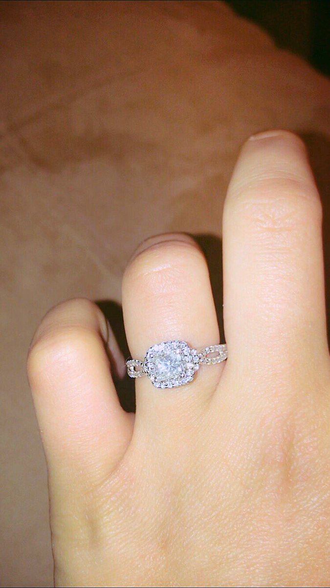 JairJordann's tweet photo. I never thought I would luck out in love but your girl is all types of #fianced up😂😭🙌🏼 https://t.co/dYHJJrnsVH