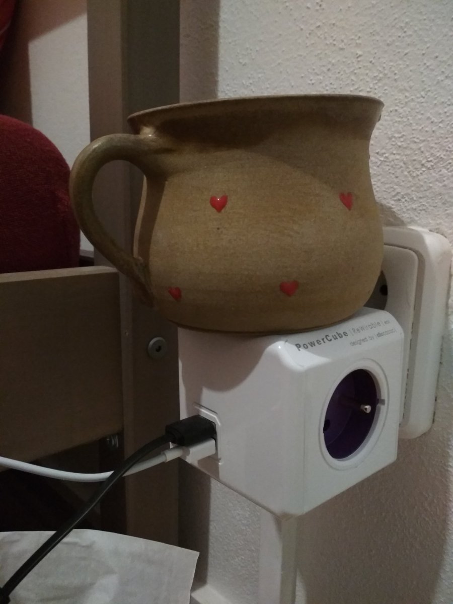 malopsis's tweet photo. Můj nový multifunkční noční stolek
#powercube #practical #effective https://t.co/KThYLdubxc