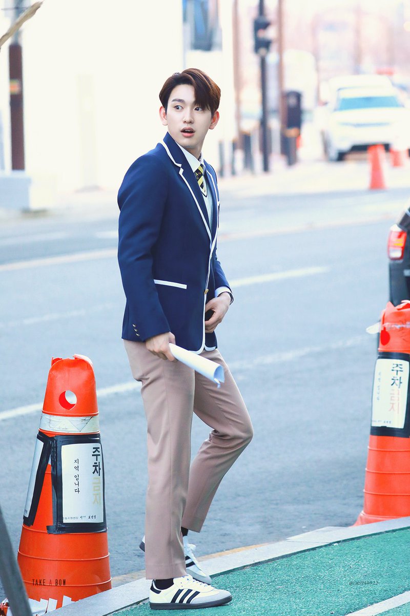 tab940922's tweet photo. 180301 아는형님 출근 #진영 #GOT7 #갓세븐 #Jinyoung 👏👏👏💕💕 https://t.co/UNrxxINfxA
