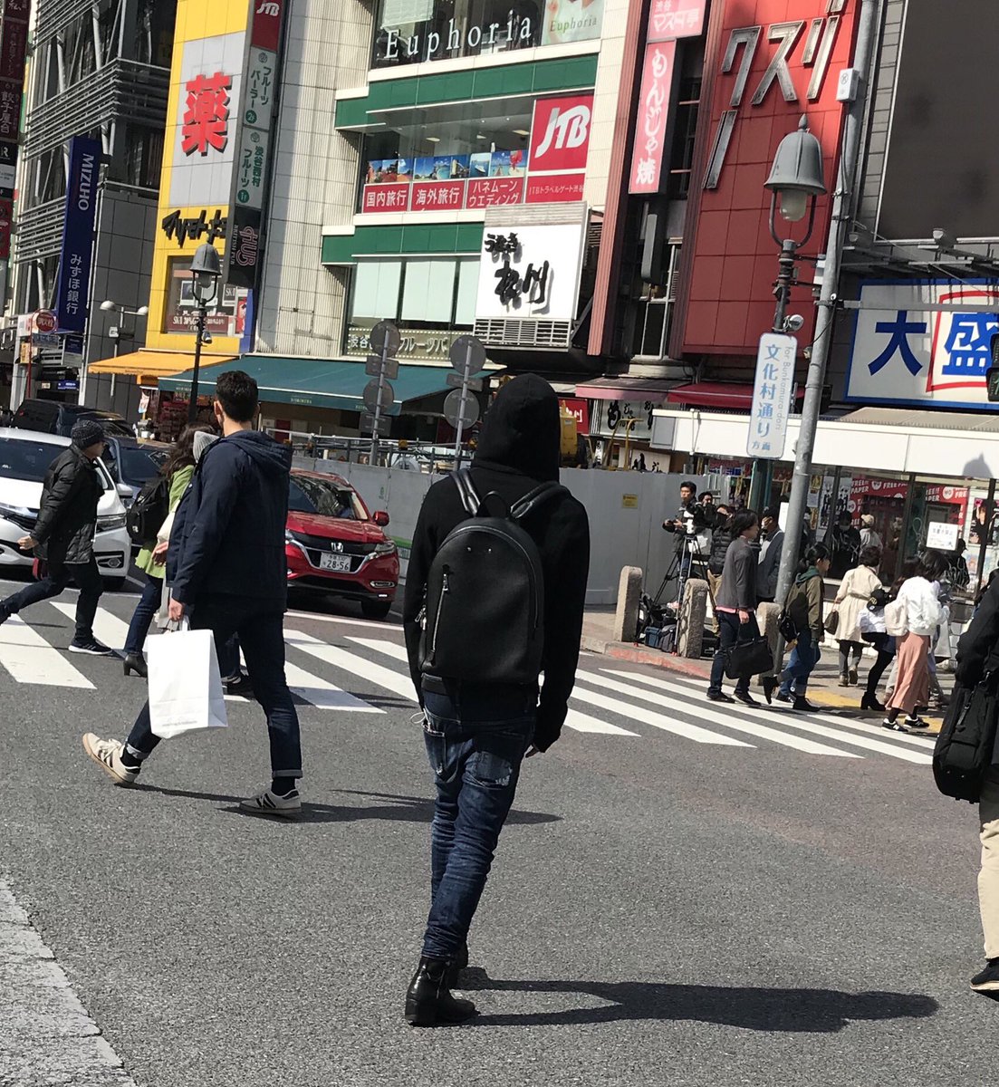 koto_Land's tweet photo. 昨日も会って今日も会った
ほんとにかっこよかった😍
おはよう。またあとでな
って…
騒いじゃってほんとに申し訳なかった…
ごめんなさい🙇‍♀️
1枚目が昨日
2枚目が今日

んー好き☺💕 https://t.co/zAWx0o6IEz