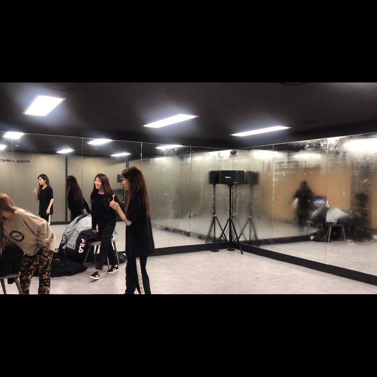 180304 Chun Jane updated IG : 

สาวๆน่าจะไปเช่าห้องซ้อมเต้นกันเองค่ะ 

#TheArk #디아크