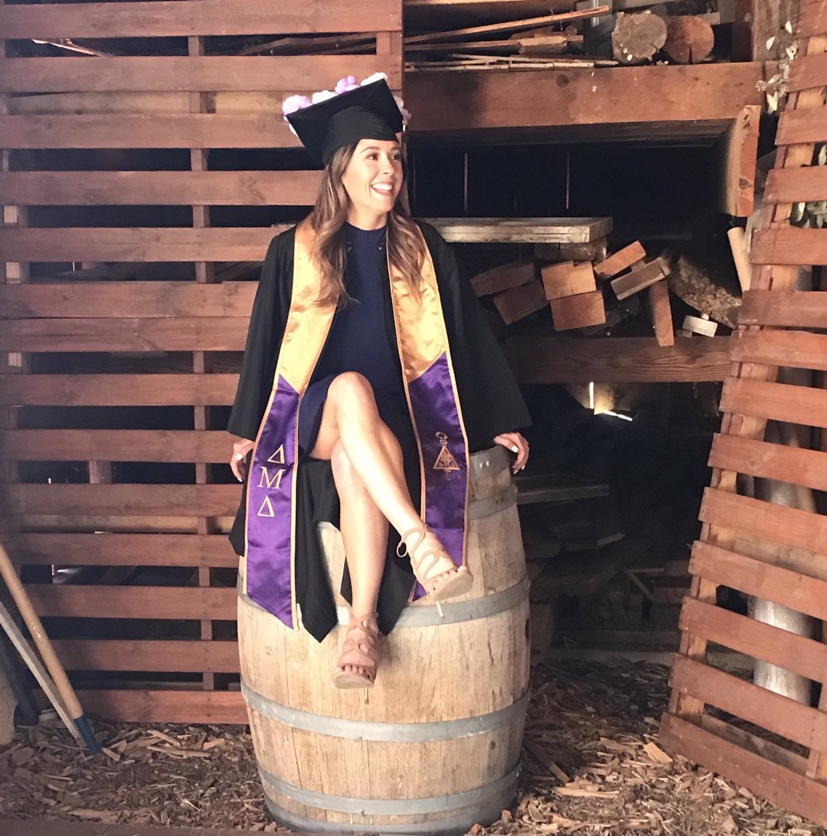KayleaStuart's tweet photo. Laughing my stress of senior year away👩🏼‍🎓 https://t.co/6Wd8gO7LIm