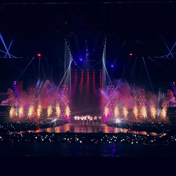 EXOGlobal's tweet photo. [OFFICIAL] 180304 Dreammaker Live Instagram Update 

EXO PLANET #4 -The Elyxion- in SINGAPORE
.
2018.03.03
Singapore Indooor Stadium
.
Thank you EXO-Ls🙇‍♀️

https://t.co/aZ62mSHYN8
https://t.co/iMoeUCkqnm
https://t.co/jL9F3MT32w

#iHeartawards #BestFanArmy #EXOL @weareoneEXO https://t.co/6ABIF6LJAJ