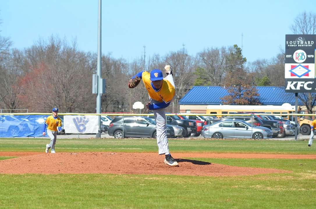 CoachSnyder10's tweet photo. Someone better get on this kid.  6'3 lefty with command of 4 pitches?!?  2018 Sam Das is flying under the radar.  Works 80-83, hit 87 last summer....  @PBR_Arkansas https://t.co/2rgSYgJ7Ae