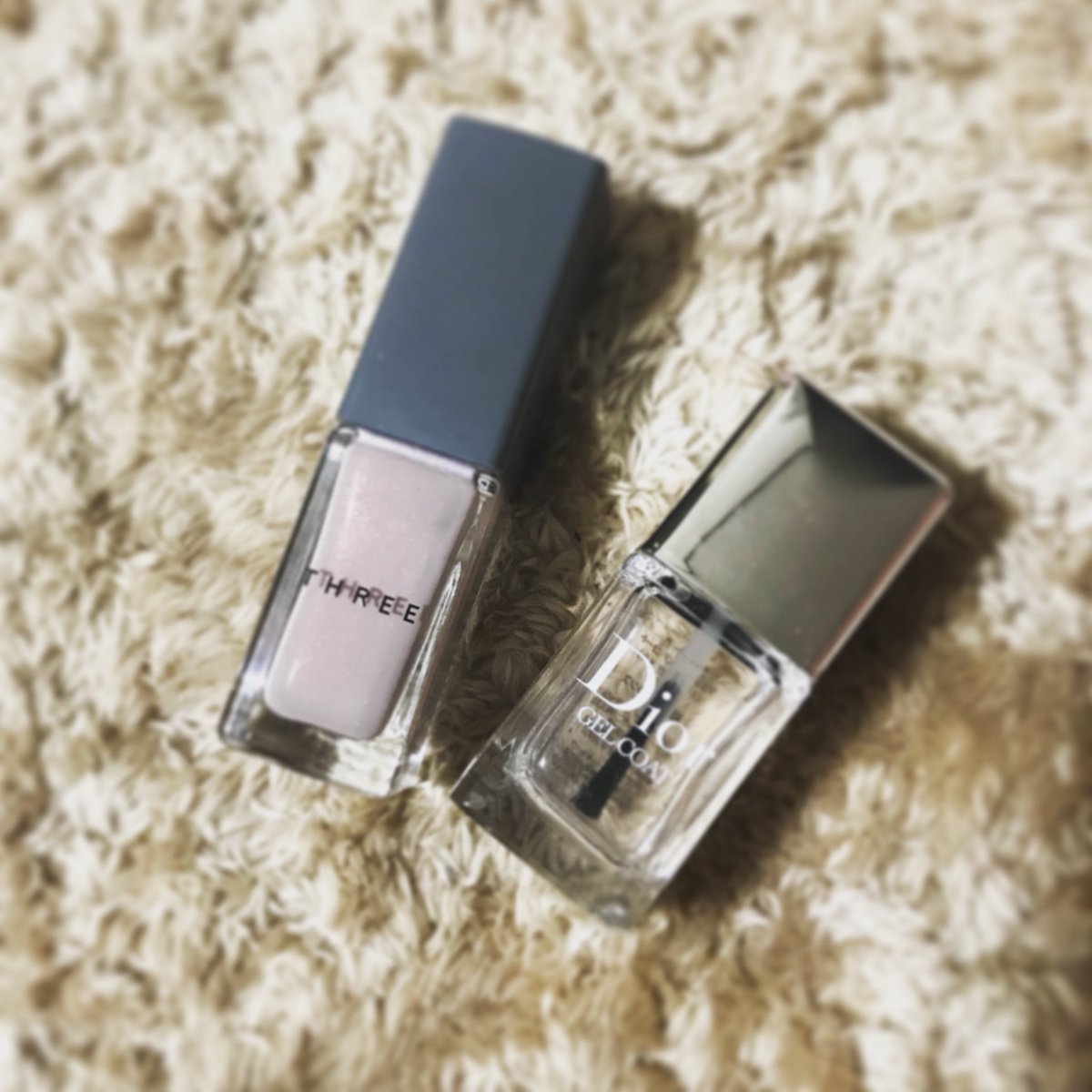 谷尾桜子 爪は深爪手前くらいまで切ってネイルするのが個人的タイプ ちんちくりんな爪にネイルが好み 長い爪は好まない 指先が綺麗に見える色 Three の ネイルポリッシュ47 ネイルを見せたい手の撮り方が謎すぎてなんかウケる