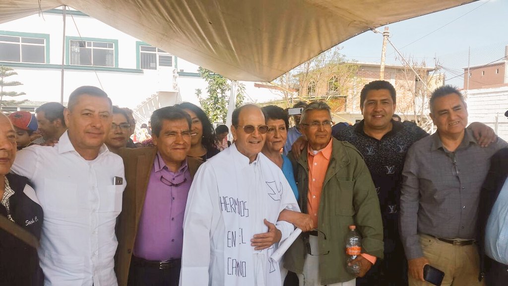 DrZentenoS's tweet photo. Cuautitlán y Teoloyucán Méx. Hoy recordamos al compañero Dr. Venancio Queupumil Cabrera con la presencia del padre Alejandro Solalinde. El mejor homenaje para nuestro compañero es lograr la gran transformación del país para instaurar la verdadera democracia!!AMLOVA2018 https://t.co/TW6oL4AW9h