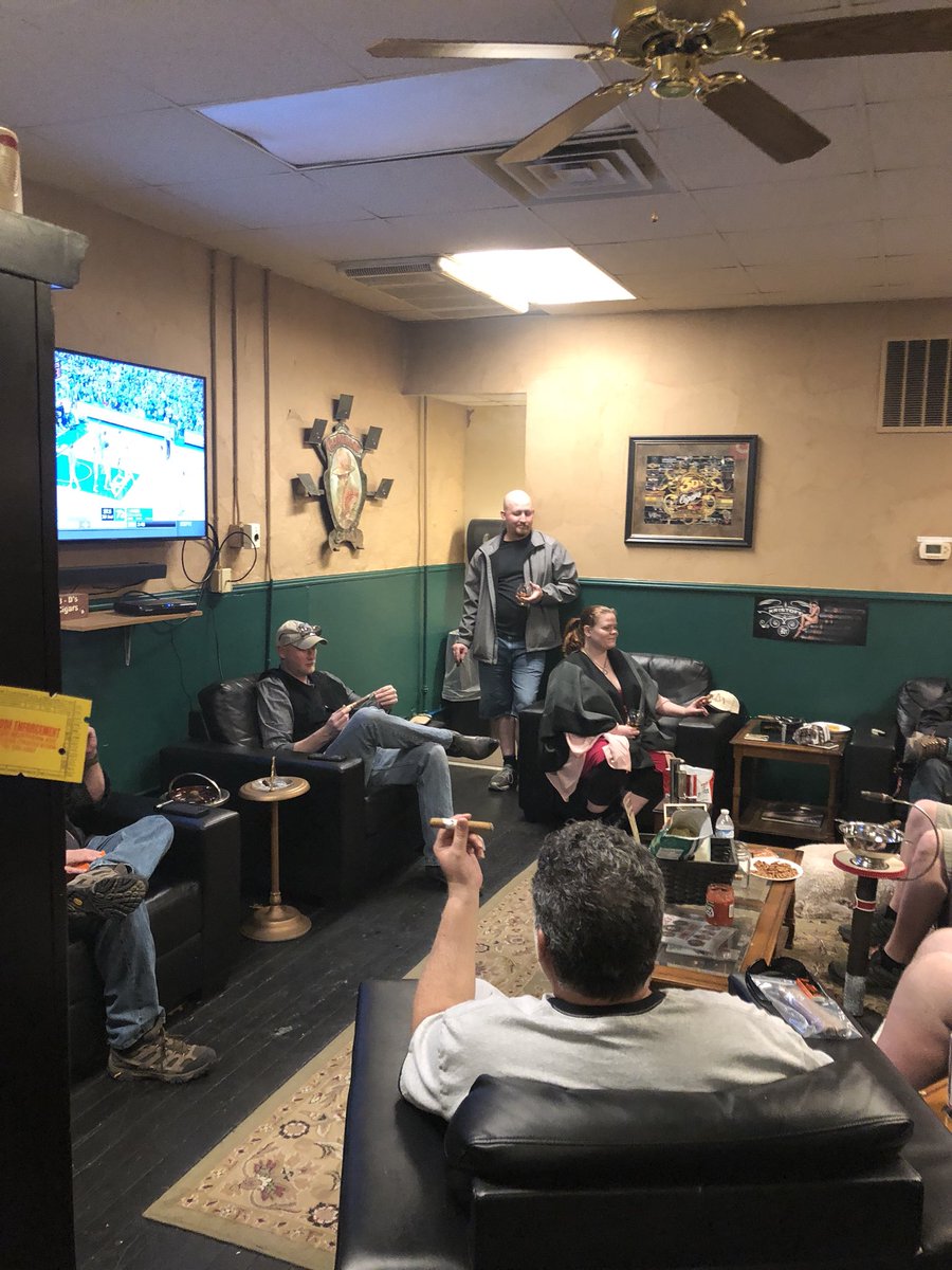 3DsCigars's tweet photo. We want to thank all of our customers who came out and celebrated with us today! These last three years were only possible because of the amazing customers (really friends) that have been with us! Thank you all! To the last three years, and to many many more! #cigarlife https://t.co/eue1PmVwVD