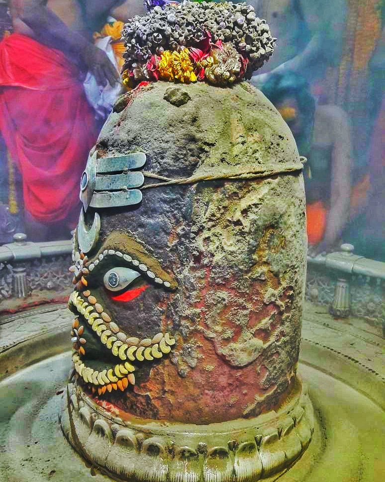 ShreeUjjain's tweet photo. 🙏🌹जय श्री महाकाल 🌹 🙏 
श्री महाकालेश्वर ज्योतिर्लिंग का आज का भस्मारती श्रृंगार दर्शन 
04 मार्च 2018 (रविवार)
।।दुनिया के राजा महाकाल राजा।।
।।हर हर महाकाल घर घर महाकाल।।
।।#THE #WORLD #KING# #महाकाल #बाबा।। https://t.co/JoR7aIpbTg