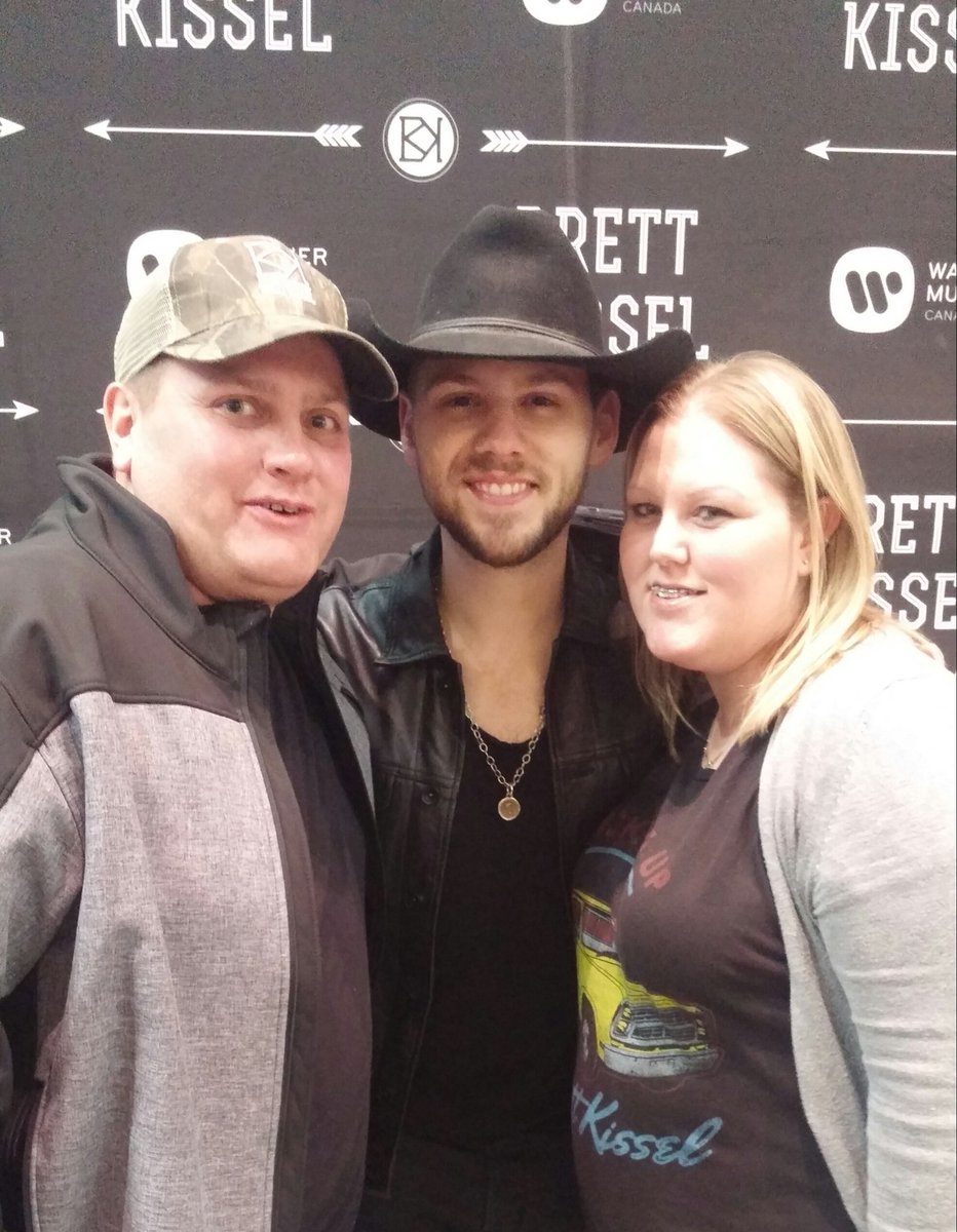19 days till my wedding 19 hours till <a href="/BrettKissel/">BRETT KISSEL</a> which one am i more excited for???  To be fair the concert does come first 🍺🎸🎻