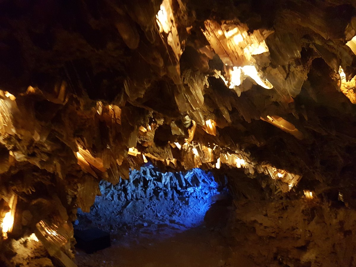 Vipavi_'s tweet photo. ¿Alguna vez has entrado en una cueva de #LapisEspecularis? Cerca de #Huete puedes hacerlo. Nos han #cuenquistado del todo!! @cuenqueando #cuenqueandocyltb #cuenqueando @CastillaYLeonTB https://t.co/H6HcIlKCdP