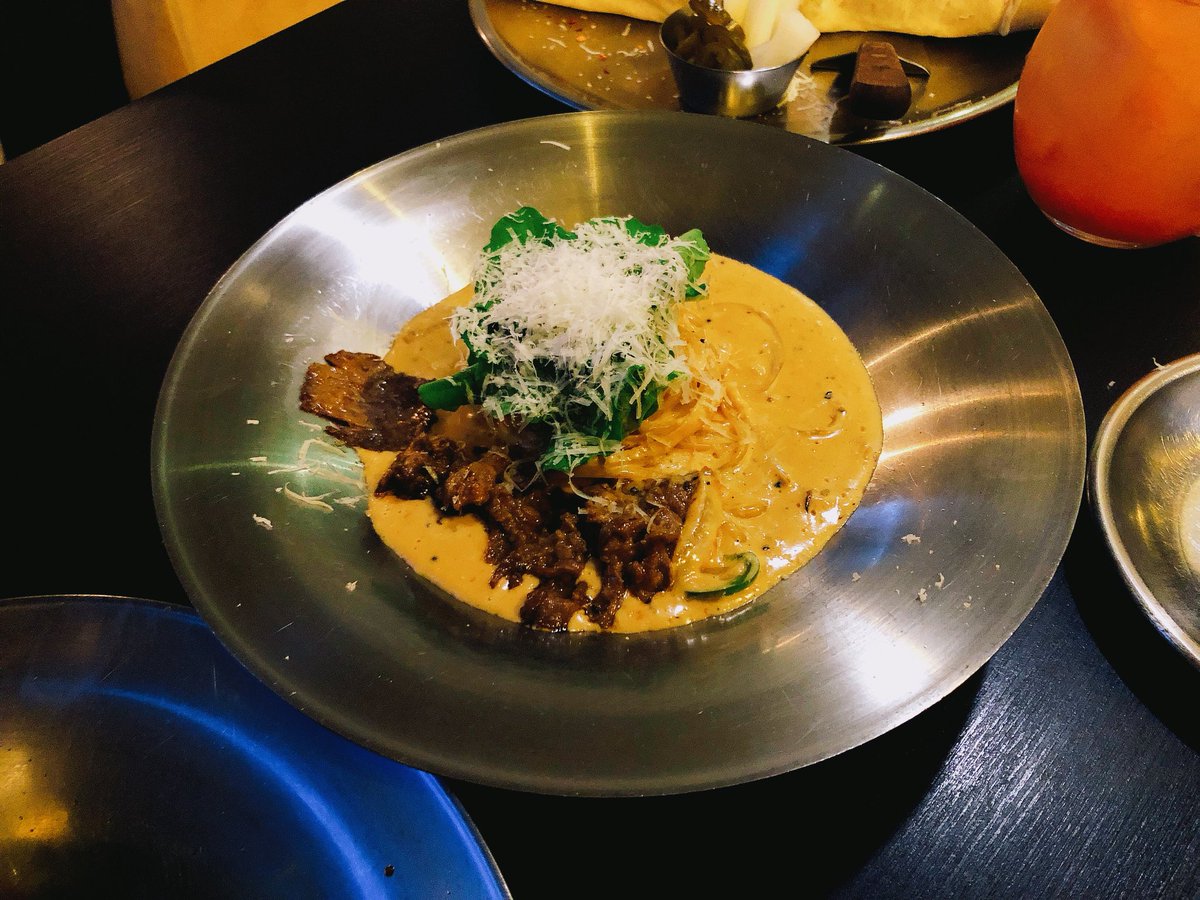 list_yang's tweet image. MOON/연남동
한동안 맛집을 못 찾다가 드디어 찾게 된 맛집. 인생파스타가 또 갱신됐다. 미친거 아닐까 싶은 맛 모든 메뉴에 실패가 없다. 에이드까지 성공적인 맛. 웨이팅을 감수하더라도 꼭 가야한다. 메뉴 대부분 만원 중후반대 페퍼 크림 파스타는 필수로 주문하자.