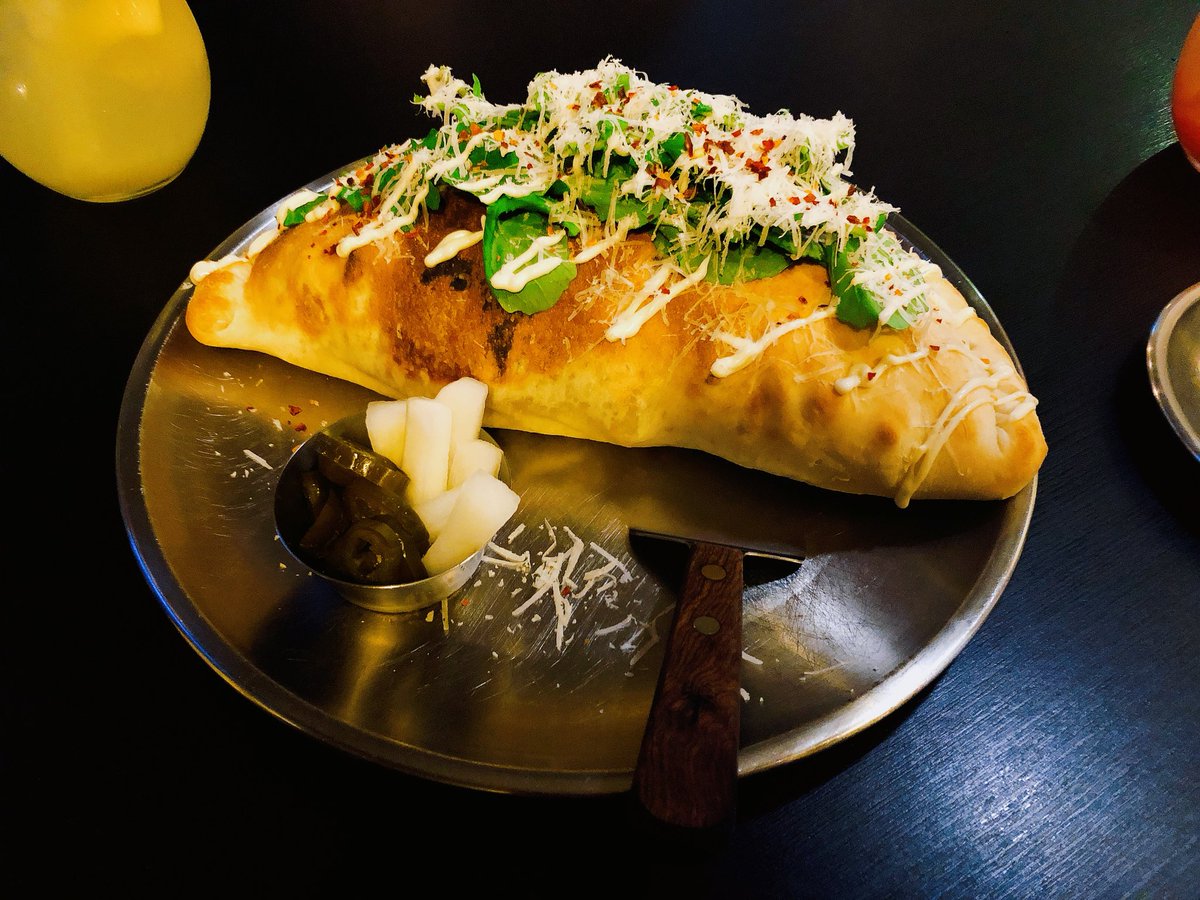 list_yang's tweet image. MOON/연남동
한동안 맛집을 못 찾다가 드디어 찾게 된 맛집. 인생파스타가 또 갱신됐다. 미친거 아닐까 싶은 맛 모든 메뉴에 실패가 없다. 에이드까지 성공적인 맛. 웨이팅을 감수하더라도 꼭 가야한다. 메뉴 대부분 만원 중후반대 페퍼 크림 파스타는 필수로 주문하자.