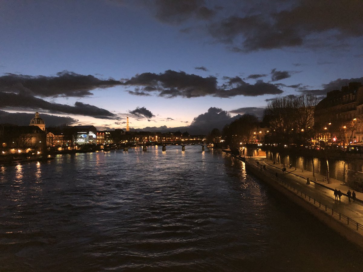 seattle48hfp's tweet photo. #Paris #filma18! https://t.co/dbwVdWyOeb