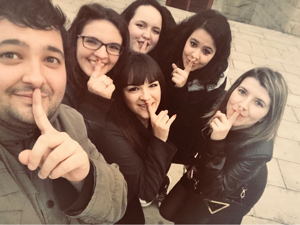mariia_aroca's tweet photo. it's a secret can you keep it
Shhhhh #PLLSquad ❤ https://t.co/0vqN9xMT4x