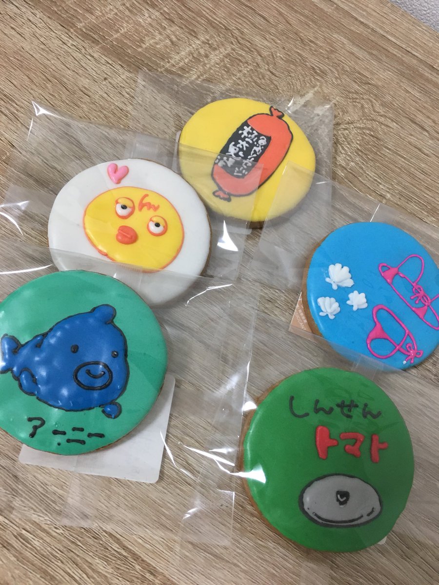 本日はJ庭お疲れさまでした！みなさまありがとうございました！
すしざんまいにウケてもらえたし、「Tシャツくんに倣いました！」というヤバイTシャツの2人組も来たし（恐怖）、業者に頼んで私のギャグやキャラのクッキー作ってくれた方もいた… 