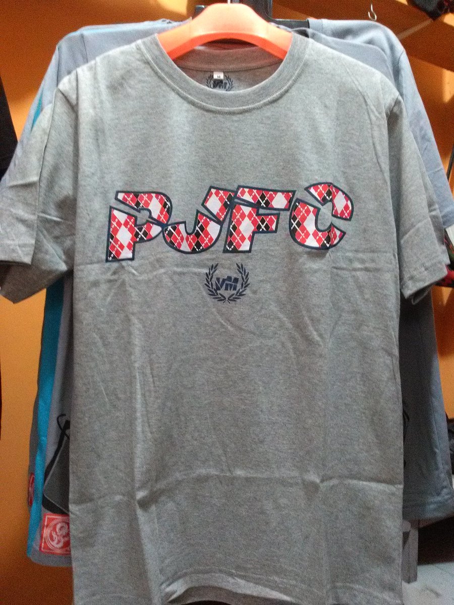 Ready !

T-shirt PJFC ( Abu Misty )

-Cotton Combed 30s 
( Adem banget buat di tribun )
-Sablon Rubber Dove 

Size M L XL XXL 

IDR 100k 😘