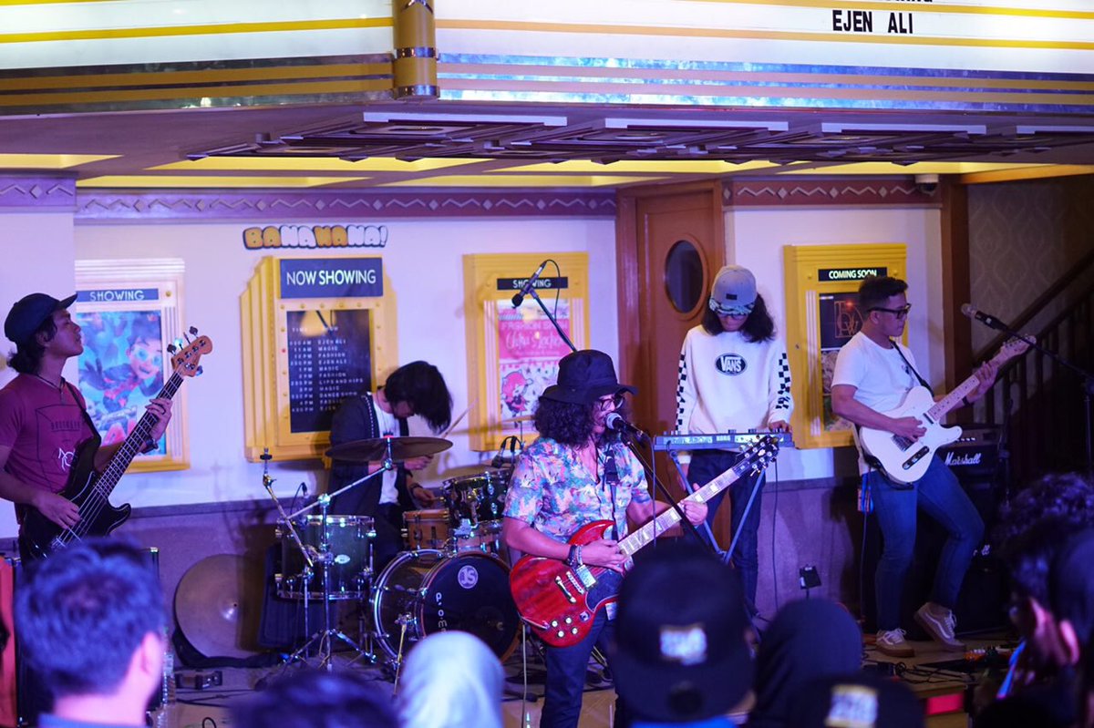 HashtagMY's tweet photo. Serba sedikit gambar persembahan @lukartsmusik ketikan @celciusstudio77 di #HashtagLive kelmarin. https://t.co/U25OcNIYln