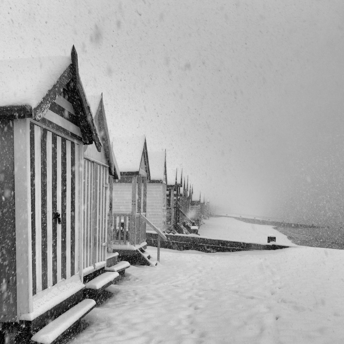 It's been a very monochromatic week so...... #essex #southend #photography #uksnow #thorpebay