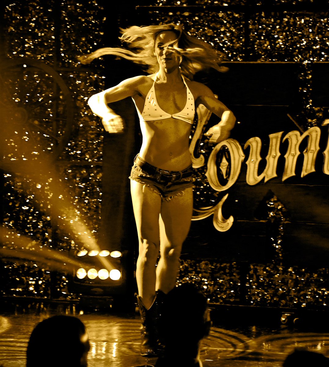 Xcountryshow's tweet photo. - β..the motion of her hair tells you that you missed..something..when you blinked..β
#motion #liquidmovement #goldenhair #nascar #harrahslv #harrahsvegas #XCountry #countrybabe #countryheat #countrymusic #vegasshows #lasvegasdancers #lasvegasstrip
Photo by JohnBizarre https://t.co/URXEworVf2