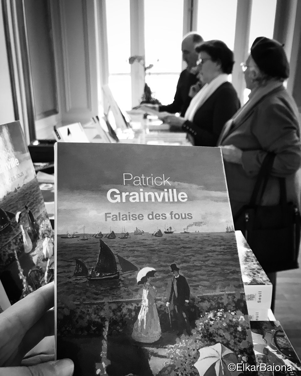 LtxaSara's tweet photo. "La falaise des fous" de @PatGrainville, une épopée impressionniste éblouissante sur la Côte d'Albâtre. @EditionsduSeuil @VilleDeBayonne #Confluences  #ElkarBaiona @elkar #Bayonne #BernardChambaz #ClaudeDelay #PierreVilar https://t.co/3gWkNVsZGs