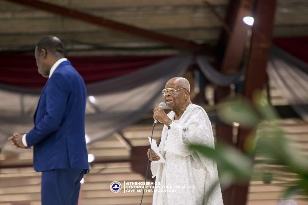 TheHGService's tweet photo. Pastor Abiona leading the Thanksgiving prayers
@PastorEAAdeboye
Thanksgiving Service
#StrongerThanYourEnemies3
#GiveMeThisMountain
#DaddyGOat76 https://t.co/w5si7HavlE