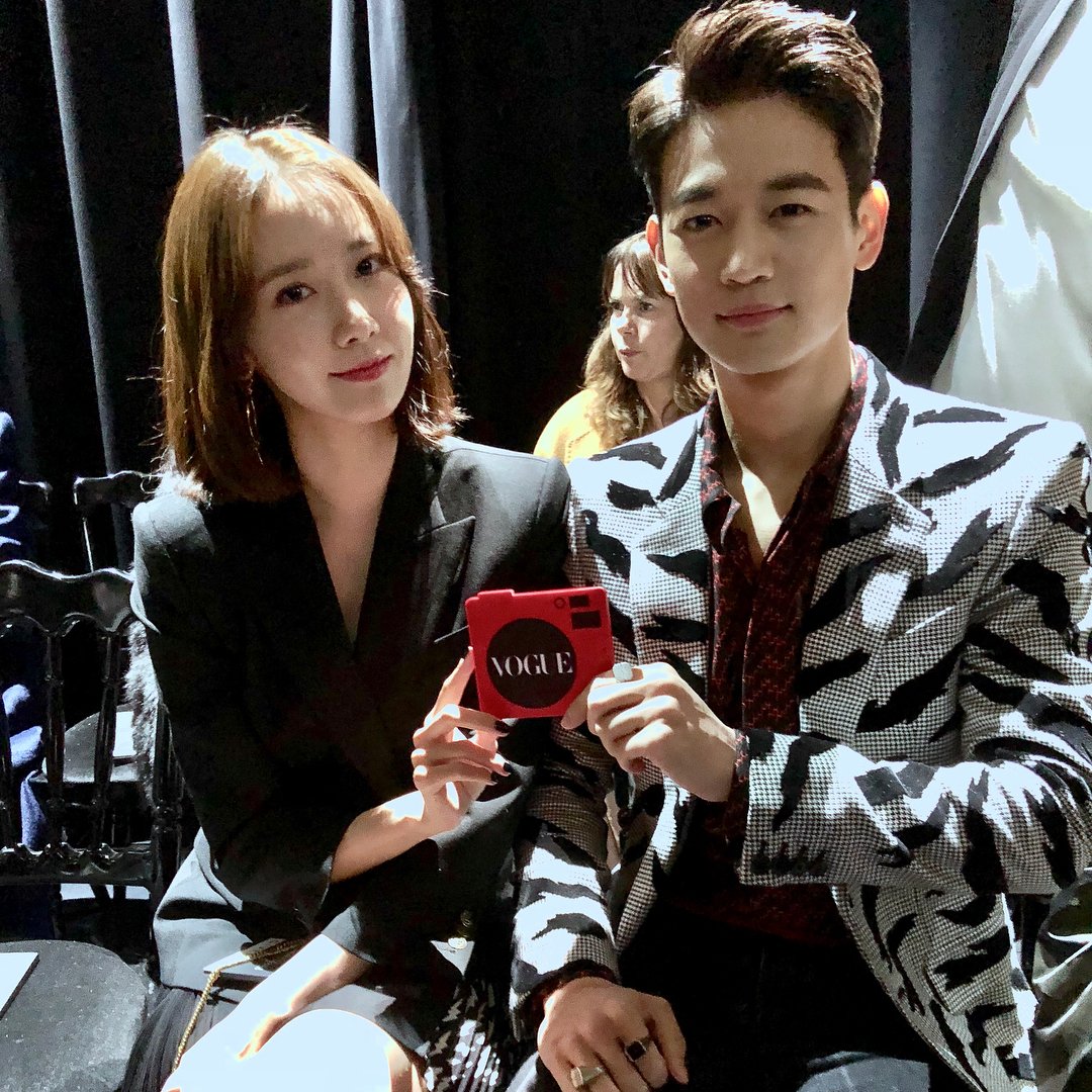 mhlove16's tweet photo. voguetaiwan:🇫🇷巴黎時裝週現場🇫🇷
少女時代潤娥 + SHINee珉豪 @/givenchyofficial 紀梵希 準備開秀!
#PFW #pfw18 #2018FWVOGUETW #FW18COLLECTION #巴黎時裝週 #巴黎 #秀現場 #yoonalim #shinee #minho
https://t.co/hpE0S5Ji59
#임윤아 #윤아 #YoonA #Givenchy #Paris https://t.co/8gAWxpylbp