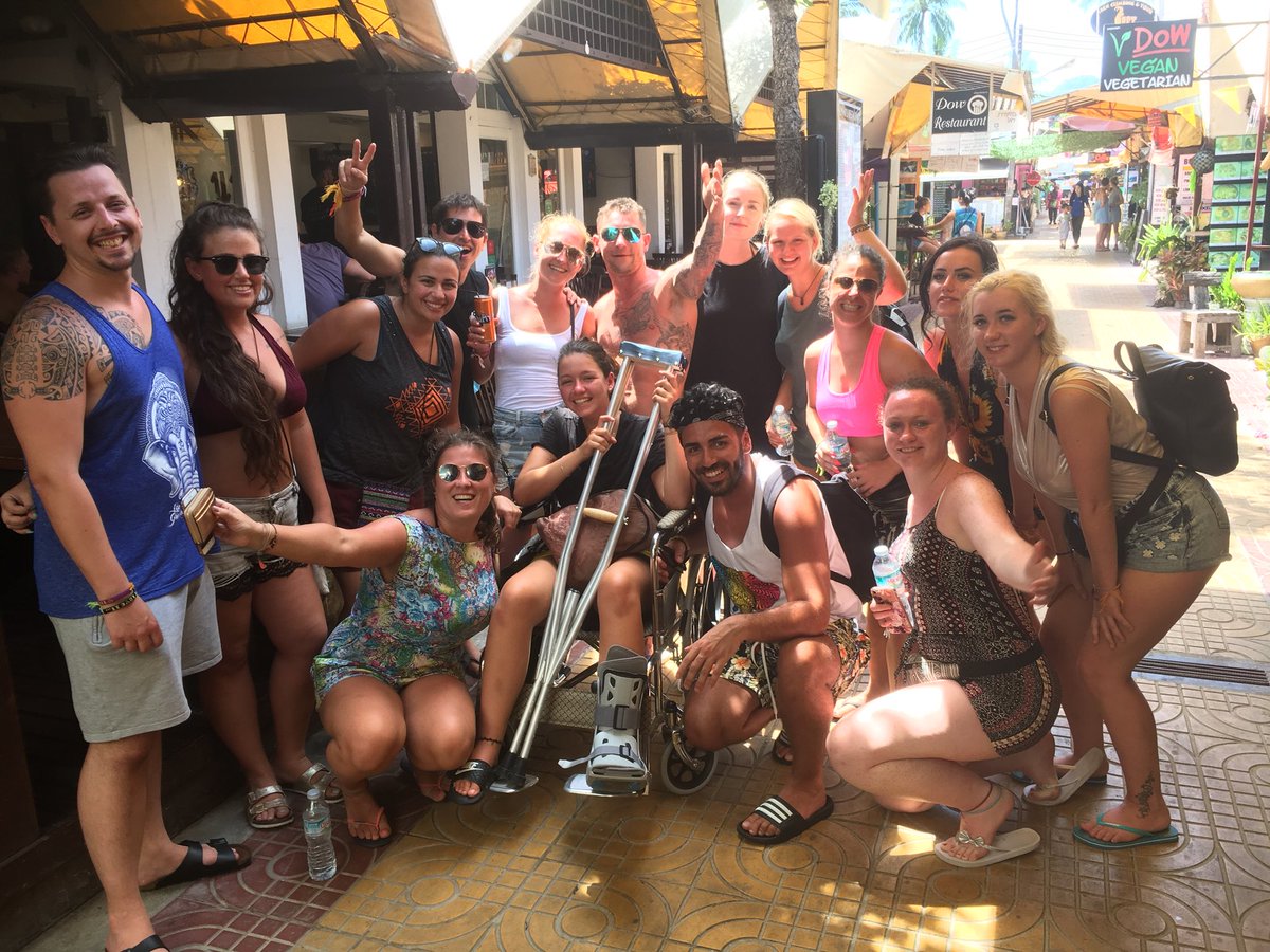 RECOVERDR's tweet photo. Arrived at another paradise with the wifey after leaving this lovely bunch going to miss the #ThaiIntro lot glad to of met them 😘 https://t.co/Phyd5pFH2a