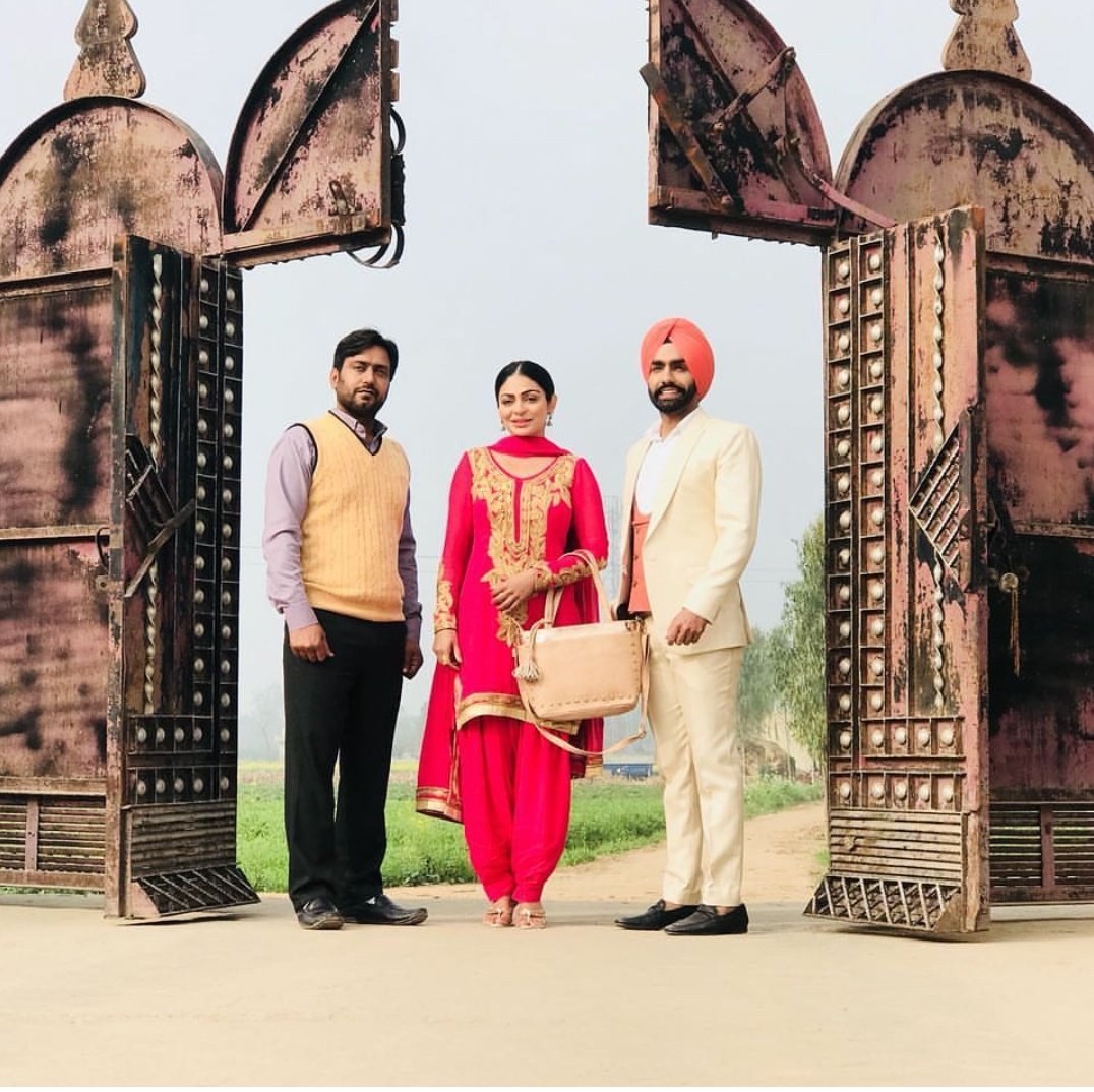 panjabiyat's tweet image. #9march #LaungLaachi @neerubajwa @AmmyVirk &amp;amp; @AmberdeepS  Watch The Indifferent Love' Story !!!! ❤❤👌👌👌⚘💕💕💕