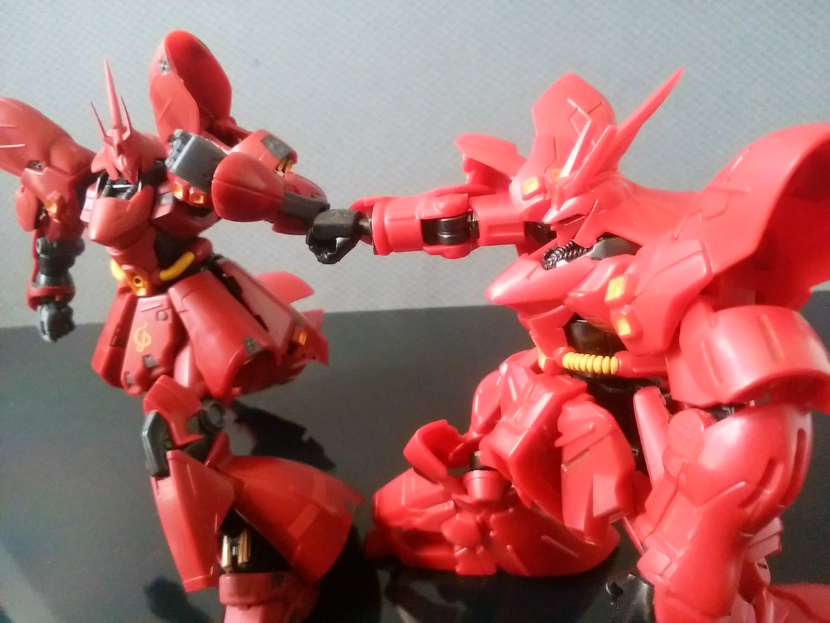 hmz54321's tweet photo. #Gフレーム サザビー。#HCPro より若干小さめ。やっぱ太めで胴が詰まった感じのGフレームが好みかな。ディテールと塗り分けは圧倒的にHCProがイイ。このシリーズ、関節プラプラ以外はとっても良かったのになあ。続かなくて残念。 https://t.co/PFcSn71o8A